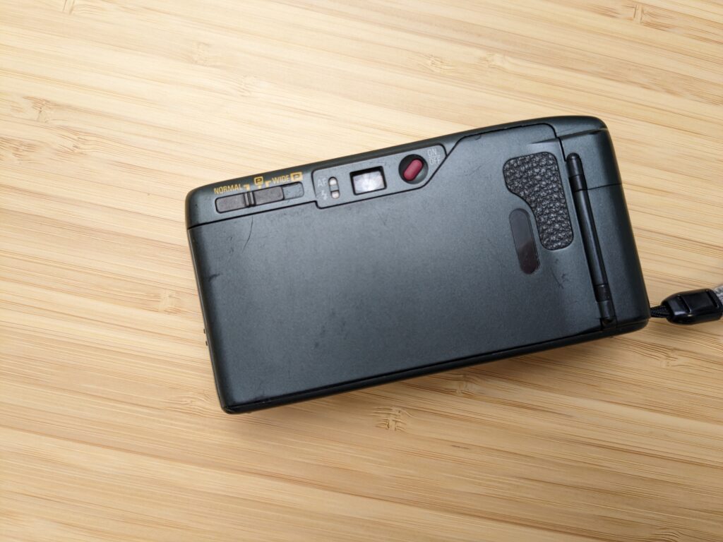 Ricoh R1 from the back